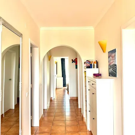 شقة Large Three-bedroom *