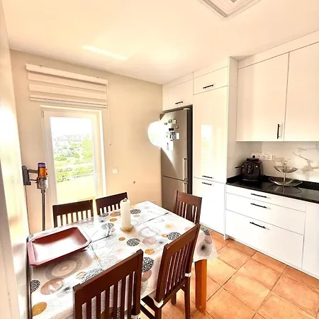 Apartment Large Three-bedroom Lagos