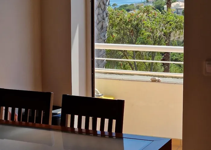 Lägenhet Large Three-bedroom Lagos