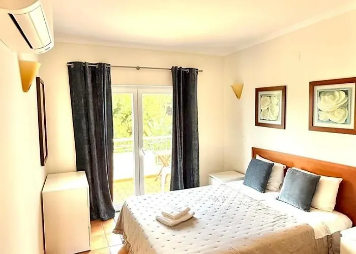 Lägenhet Large Three-bedroom