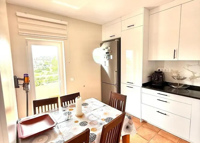 Lägenhet Large Three-bedroom Lagos